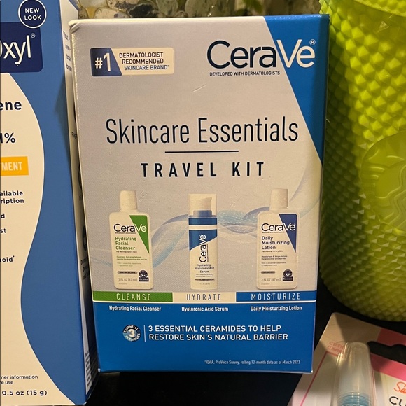 Skin / self care Essentials and Green Starbucks Frappuccino 30 years cup - Picture 3 of 13